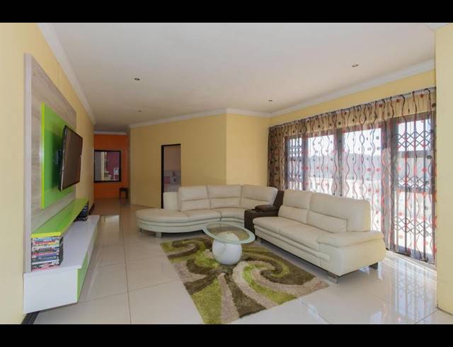 6 BEDROOM HOUSE FOR SALE IN RIETVLEI VIEW COUNTRY ESTATES